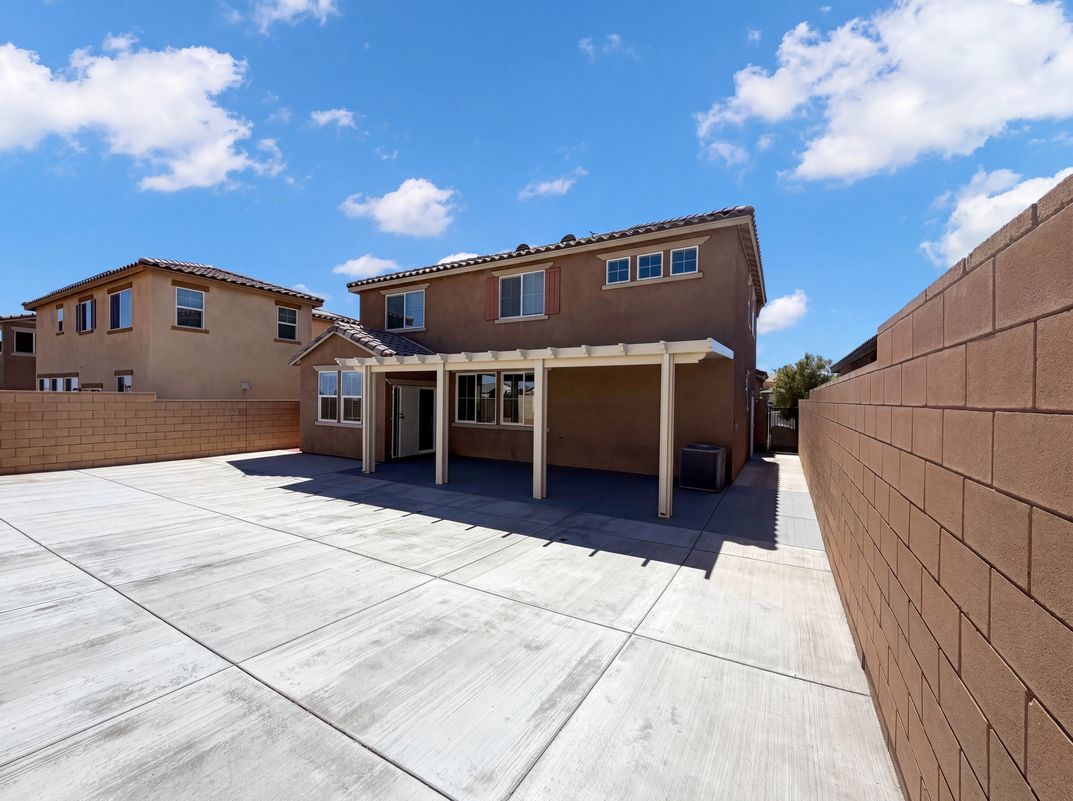Photo 5 of 34 of 15110 Paseo Verde Pl, Victorville, CA
