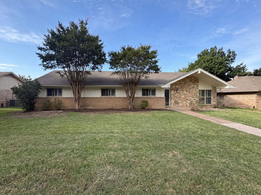 Photo 19 of 22 of 1618 Woodcrest Ln, Carrollton, TX