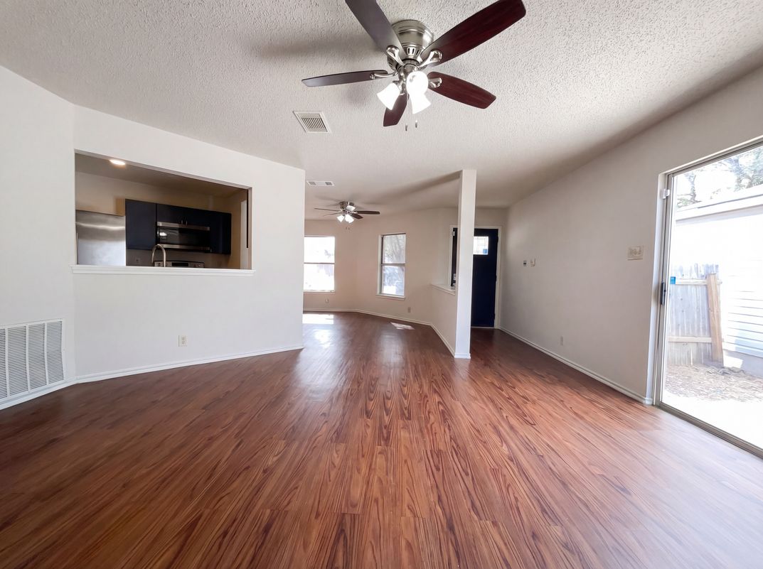 Photo 7 of 16 of 3741 Candlebluff Dr, San Antonio, TX
