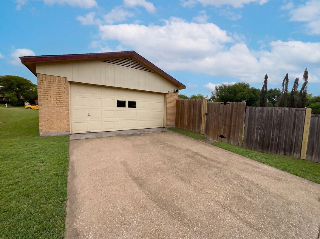 Photo 14 of 16 of 3801 Grecian Ct, Plano, TX