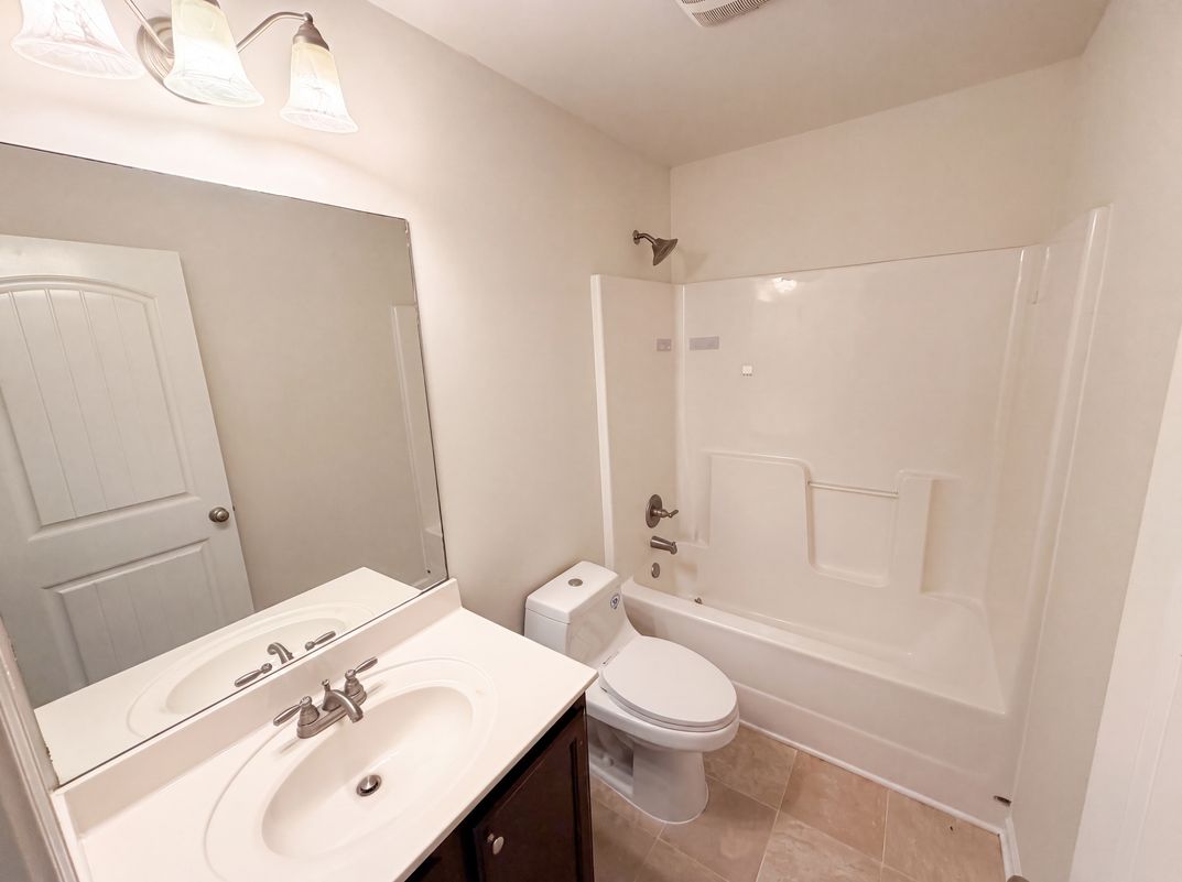 Photo 17 of 34 of 821 Walnut Woods Dr, Braselton, GA