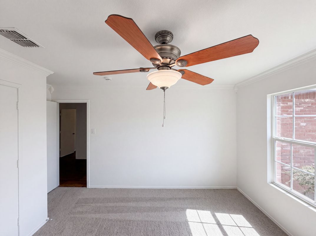 Photo 4 of 18 of 6200 St James Pl, Denton, TX