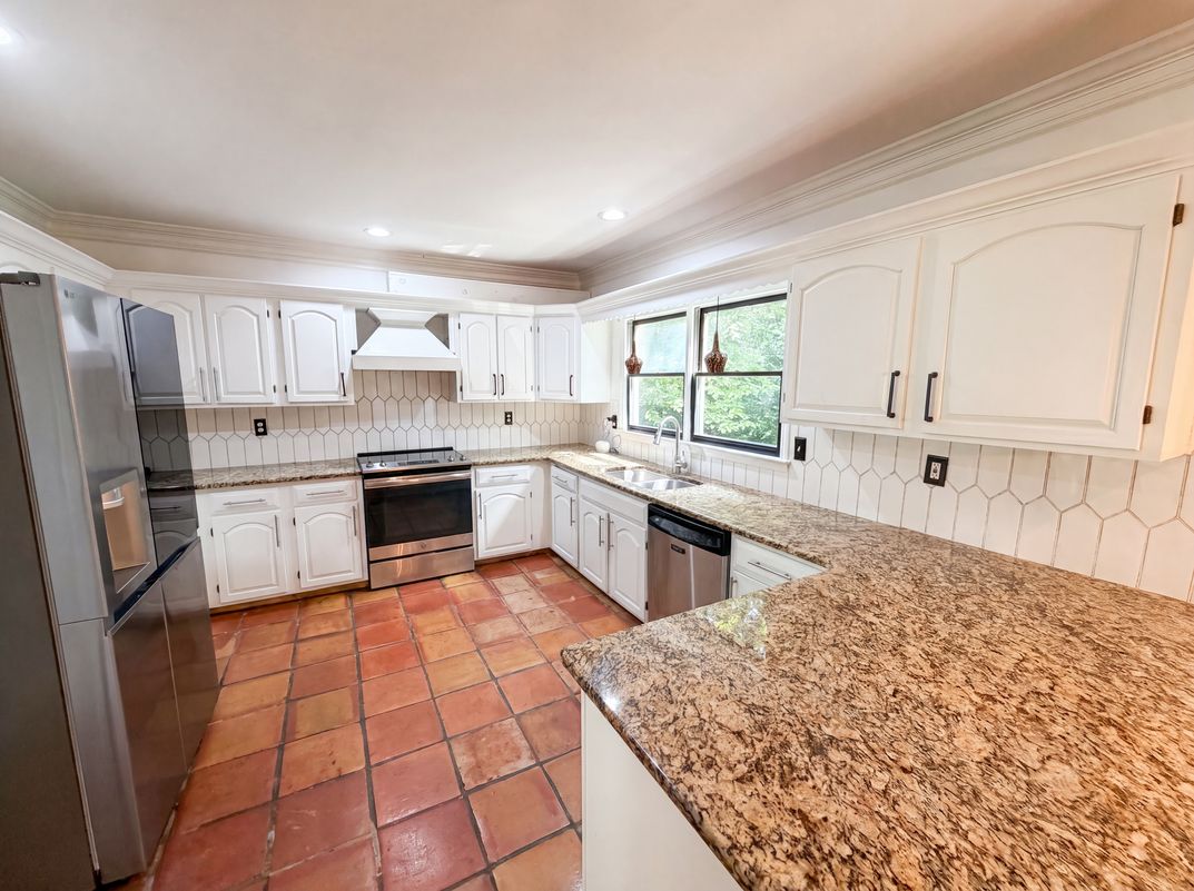 Photo 2 of 28 of 644 Laurel Wood Dr SW, Marietta, GA