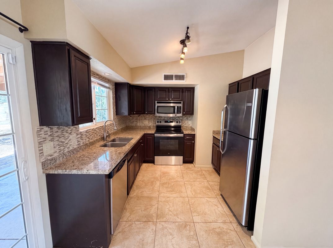 Property photo 2 of 6081 N Curry Ave