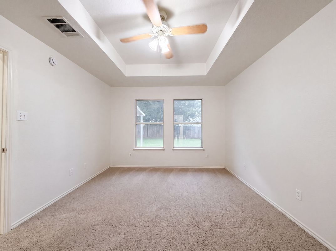 Photo 4 of 16 of 129 Meadowbrook Dr, Temple, TX