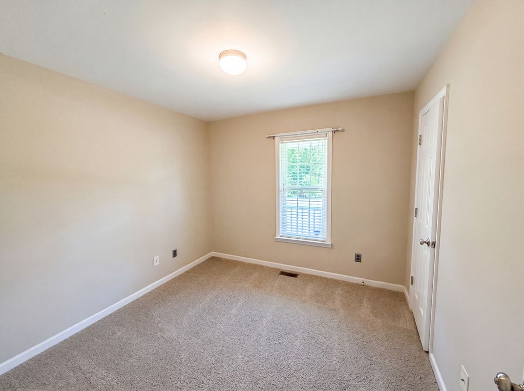 Photo 7 of 14 of 2137 Sterling Creek Ln, Franklinton, NC