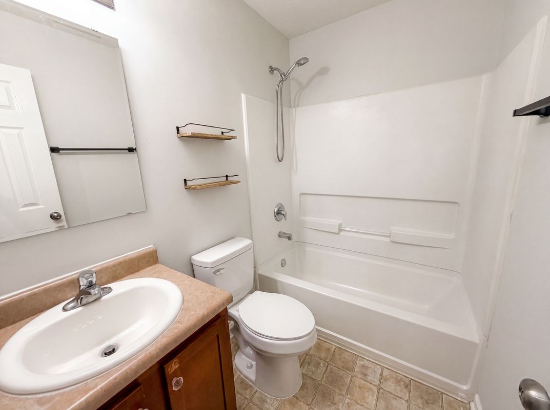 Photo 14 of 17 of 8369 Sotheby Dr, Indianapolis, IN