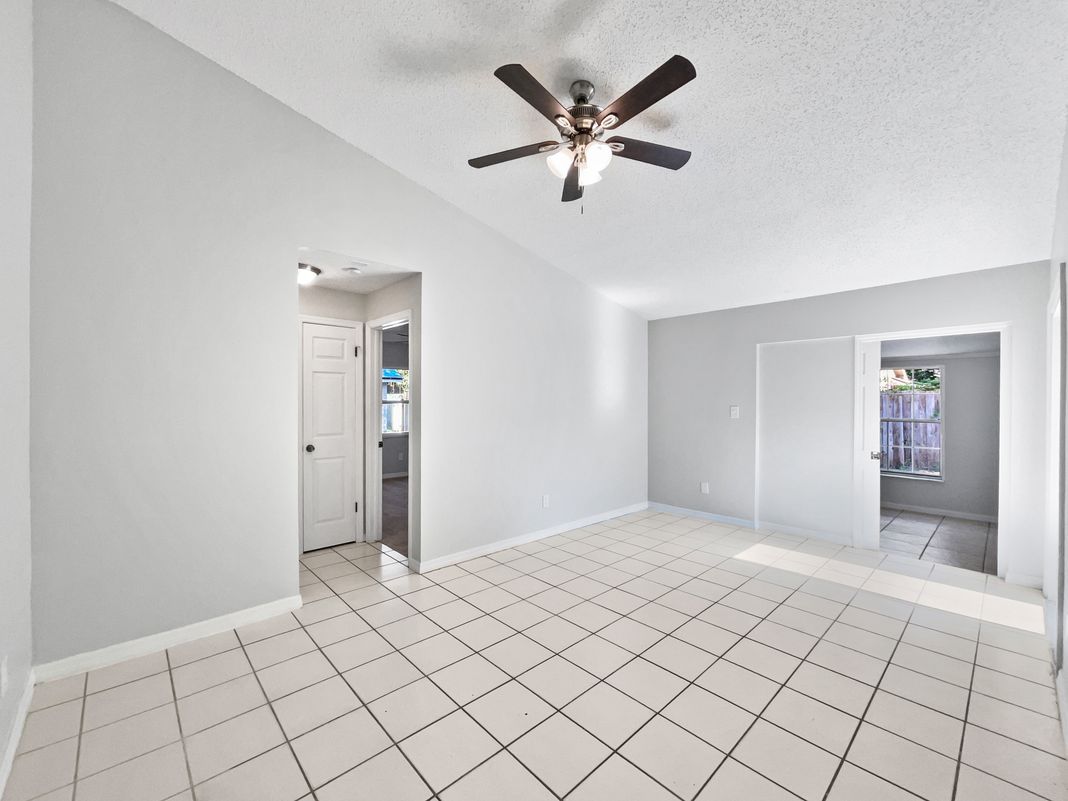 Photo 3 of 22 of 831 Haulover Dr, Altamonte Springs, FL