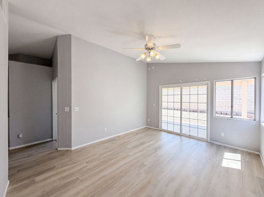 Photo 10 of 33 of 9121 Indian Breeze Dr, Las Vegas, NV