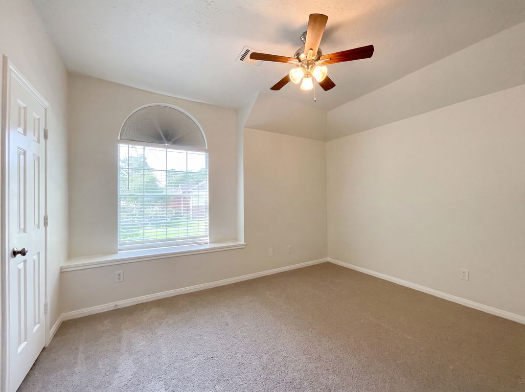 Photo 12 of 20 of 7107 Sweet Violet Trl, Humble, TX