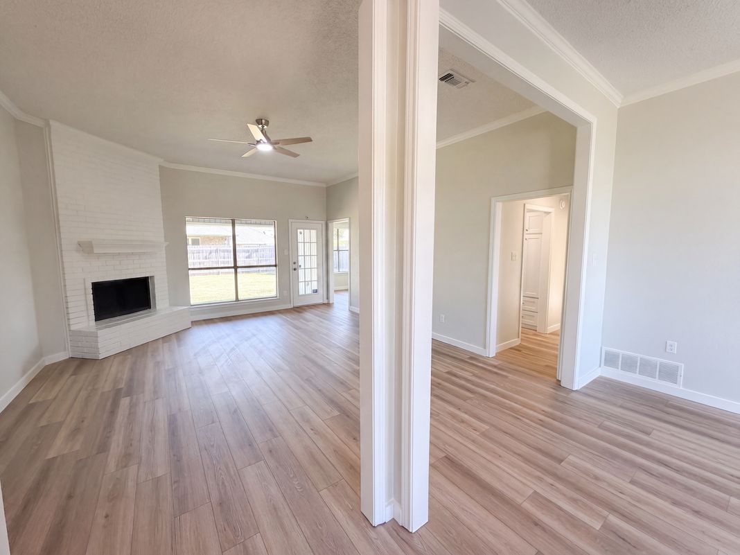Photo 5 of 27 of 6037 Sundown Dr, Watauga, TX