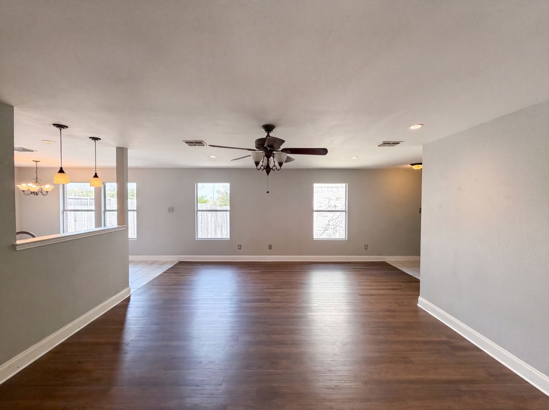 Photo 3 of 17 of 5244 New Castleton Ln, Fort Worth, TX