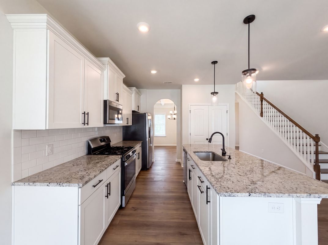 Photo 10 of 37 of 7463 Buckview Ct, Kernersville, NC
