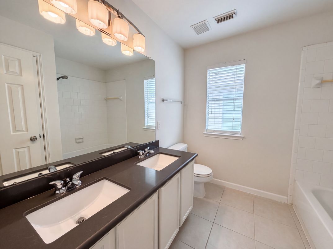 Photo 6 of 23 of 11918 Sonora Springs Dr, Tomball, TX