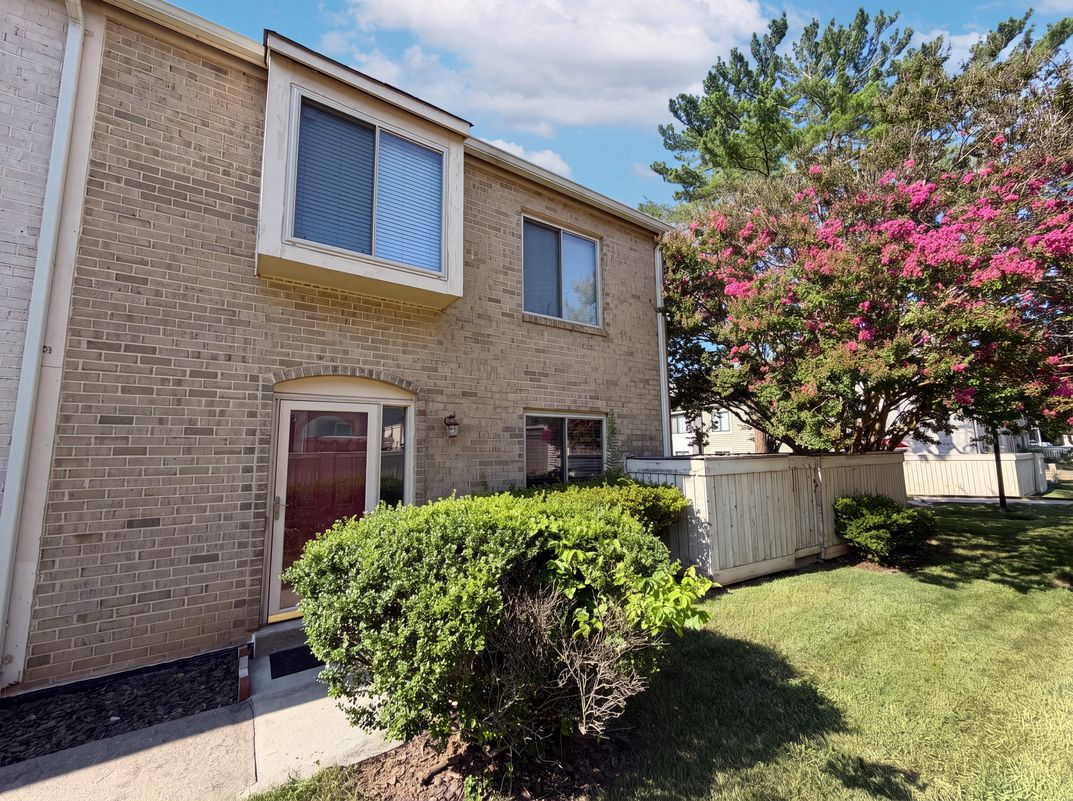 Photo 13 of 20 of 9983 Ridgeline Dr, Montgomery Village, MD