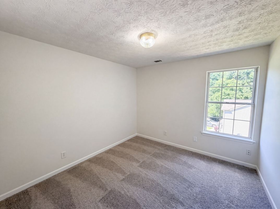 Photo 13 of 25 of 3582 Coveside Ct, Loganville, GA