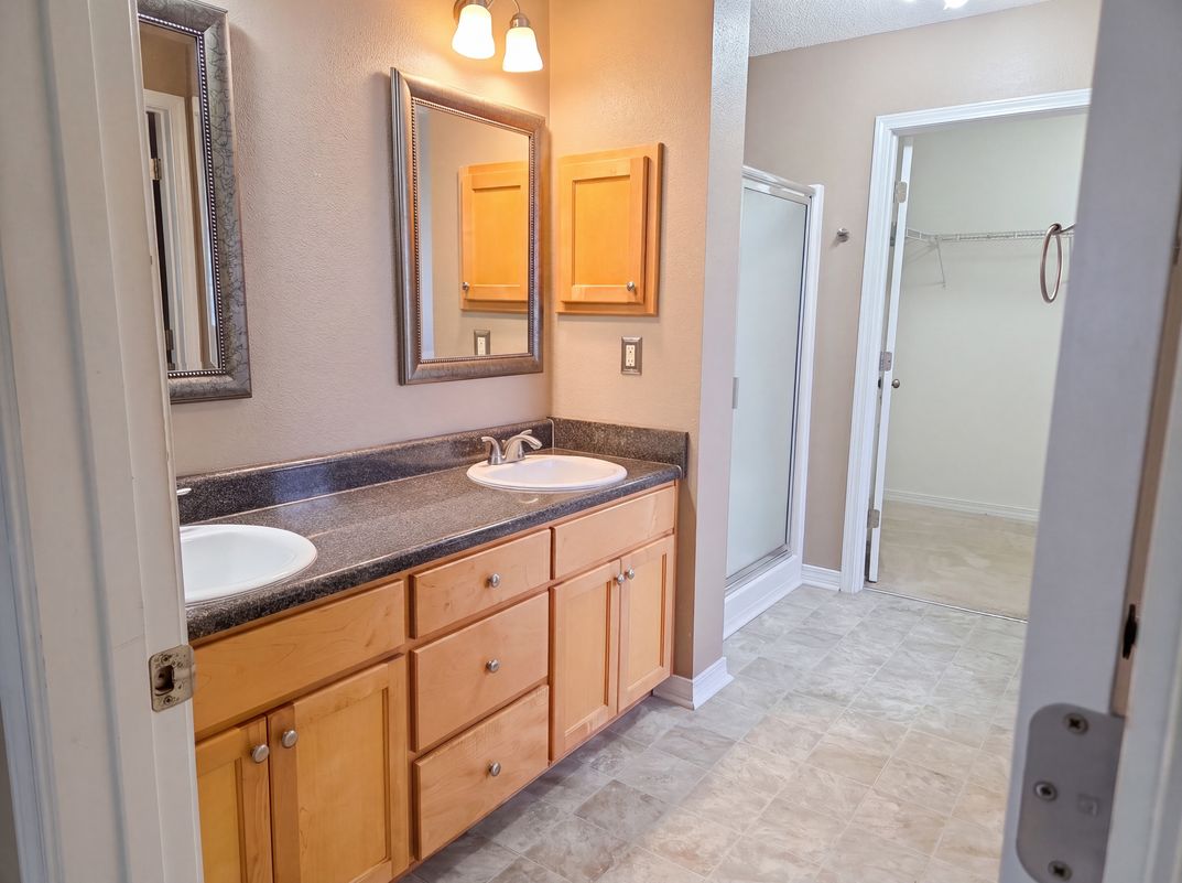 Photo 9 of 19 of 9564 Pouder Ln, Navarre, FL