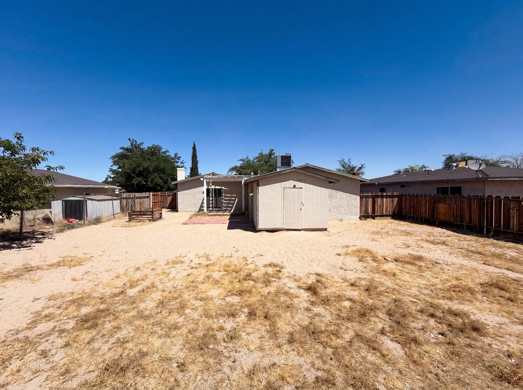 Photo 21 of 24 of 15929 La Verida Dr, Victorville, CA