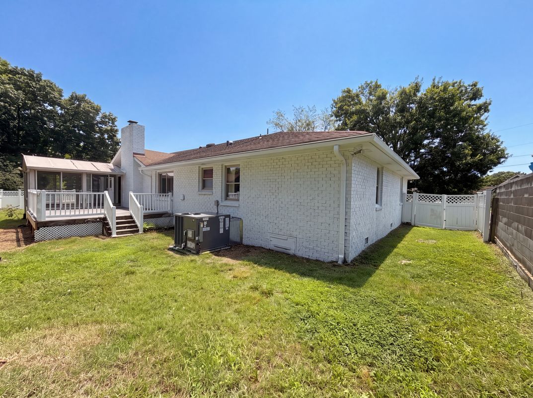 Photo 5 of 22 of 212 Islandia Ct W, Nashville, TN