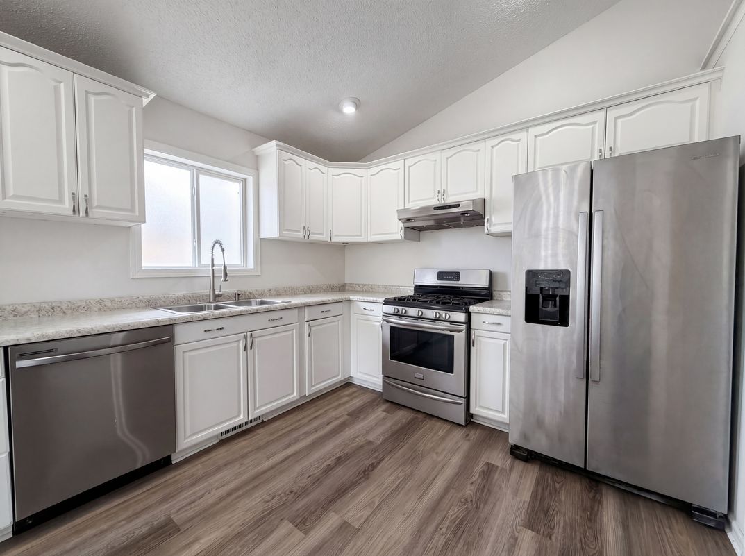Property photo 2 of 128 Dutch Lake Trl