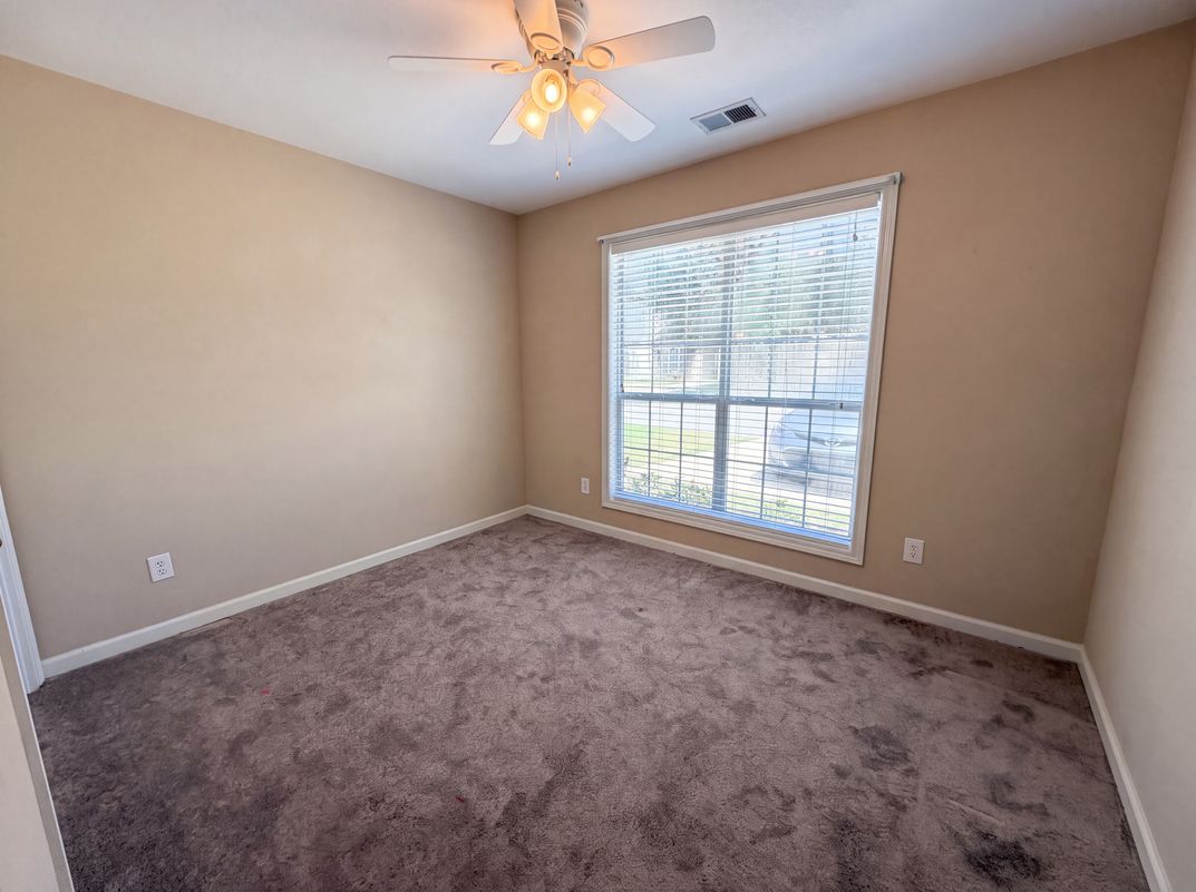 Photo 10 of 20 of 151 Carrington Ln, Calera, AL