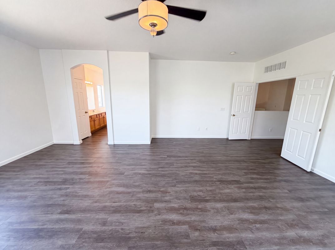Photo 4 of 39 of 7428 S 15th Dr, Phoenix, AZ