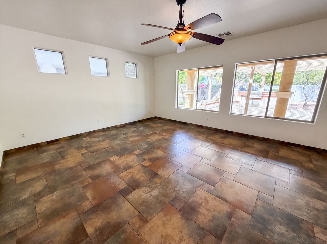 Photo 8 of 39 of 7428 S 15th Dr, Phoenix, AZ