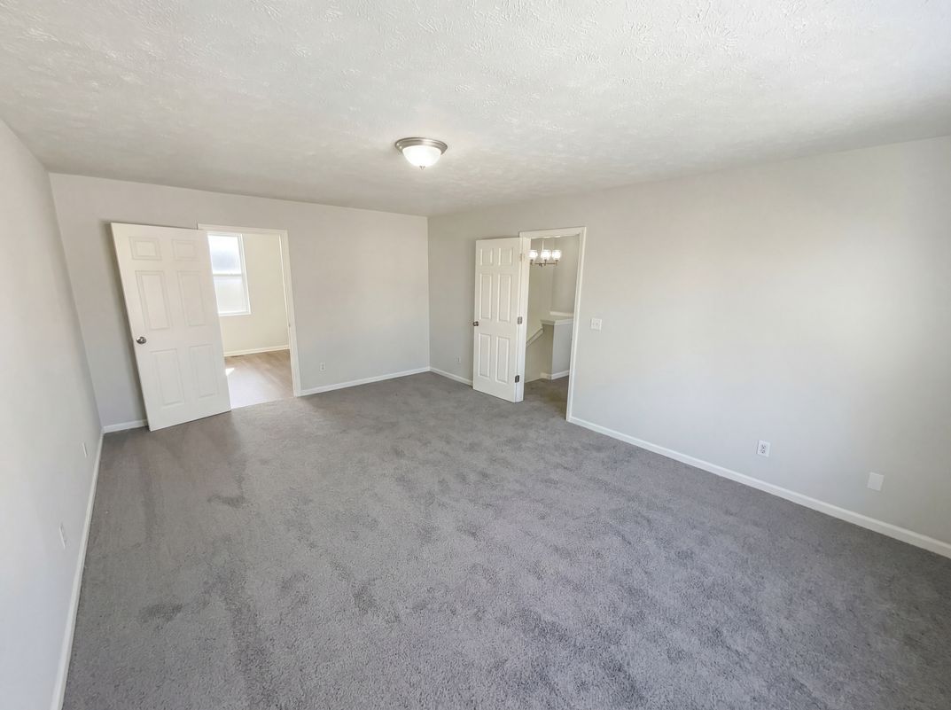 Photo 4 of 31 of 10142 Sandcherry Ln, Indianapolis, IN