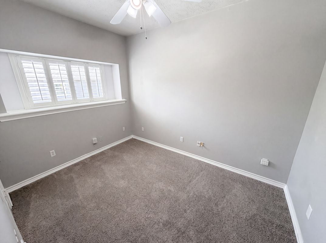 Photo 12 of 19 of 7934 Round Rock Dr, Houston, TX