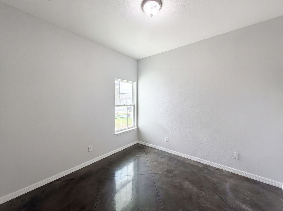 Photo 11 of 17 of 2953 Whispering Trails Dr, Winter Haven, FL