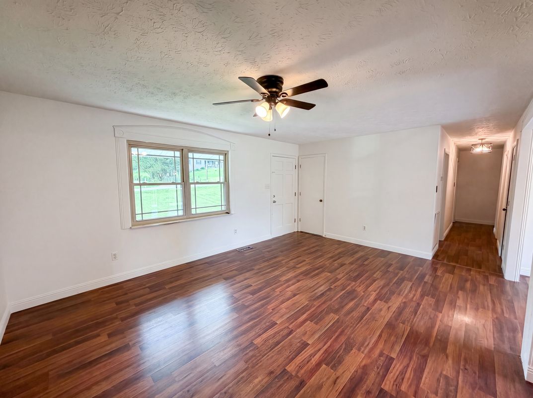 Photo 3 of 30 of 8505 Troutman Ln, Knoxville, TN