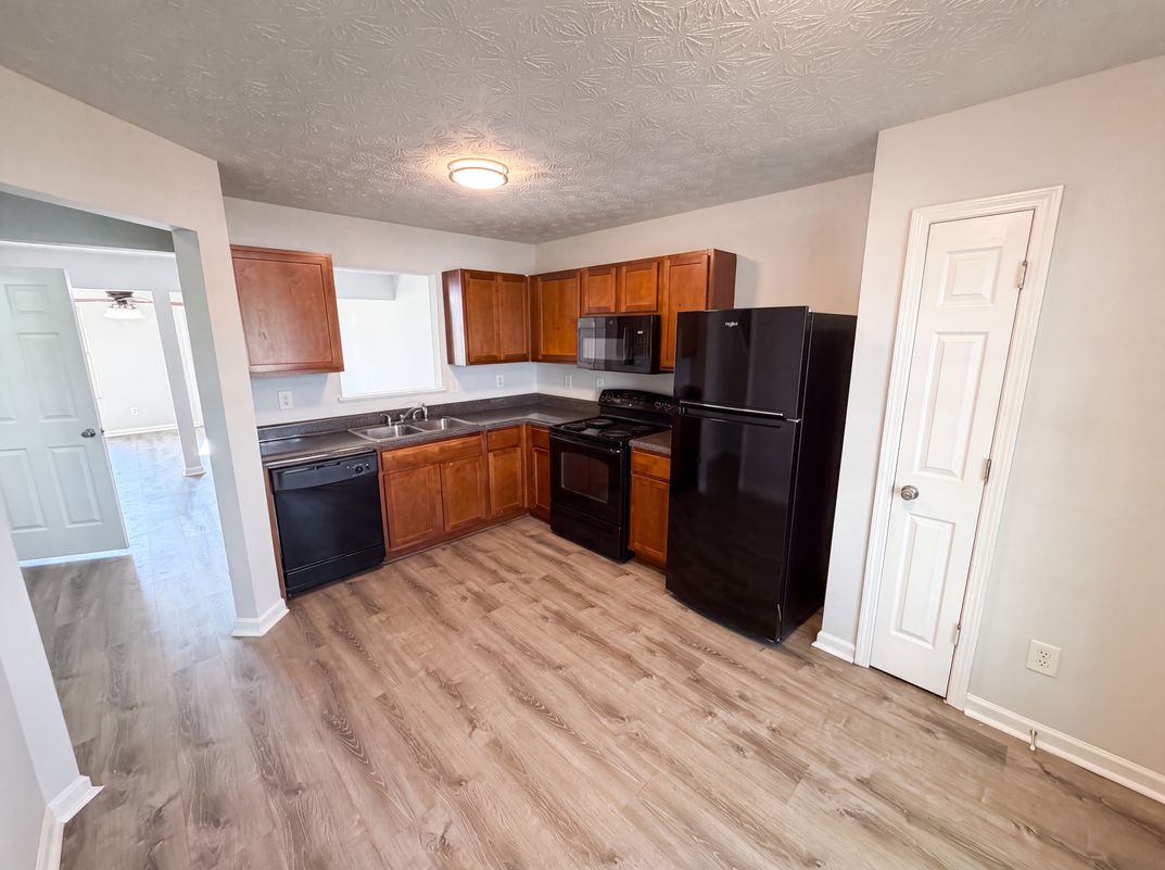 Photo 6 of 14 of 7202 Gotland St, Union City, GA