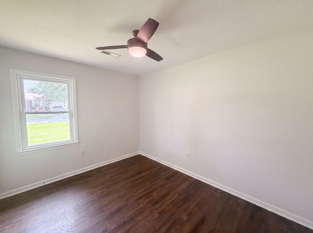 Photo 12 of 18 of 1110 Stuart Dr, Moncks Corner, SC