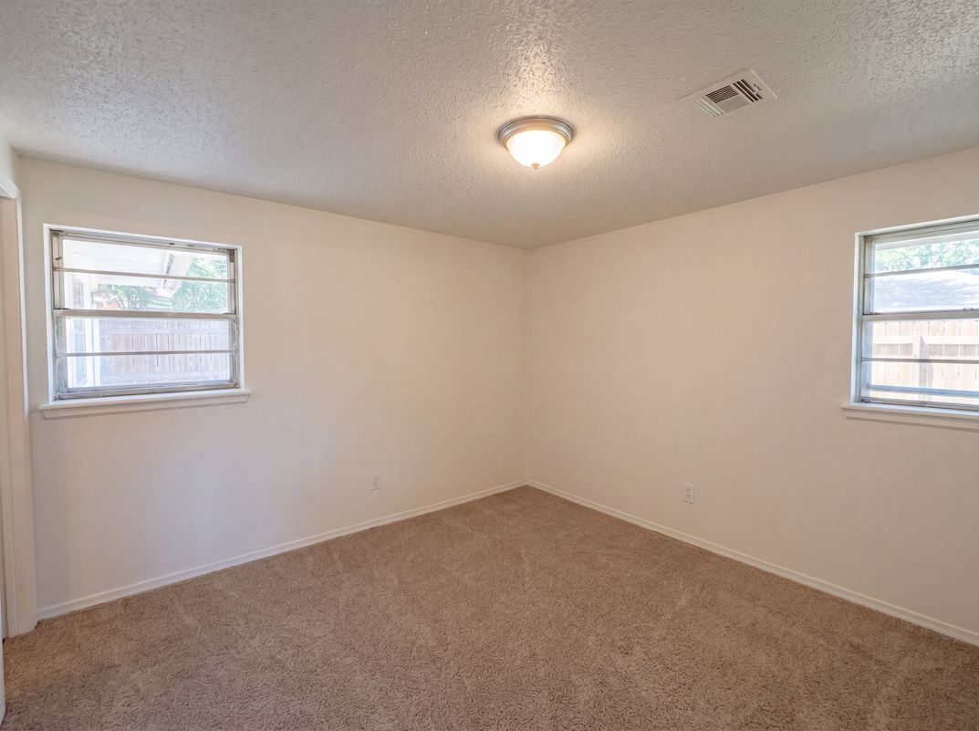 Photo 18 of 21 of 7629 NW 14th St, Oklahoma City, OK