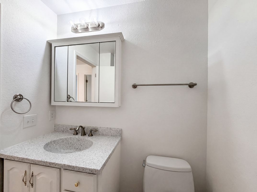 Photo 23 of 40 of 10330 E Weaver Pl, Englewood, CO