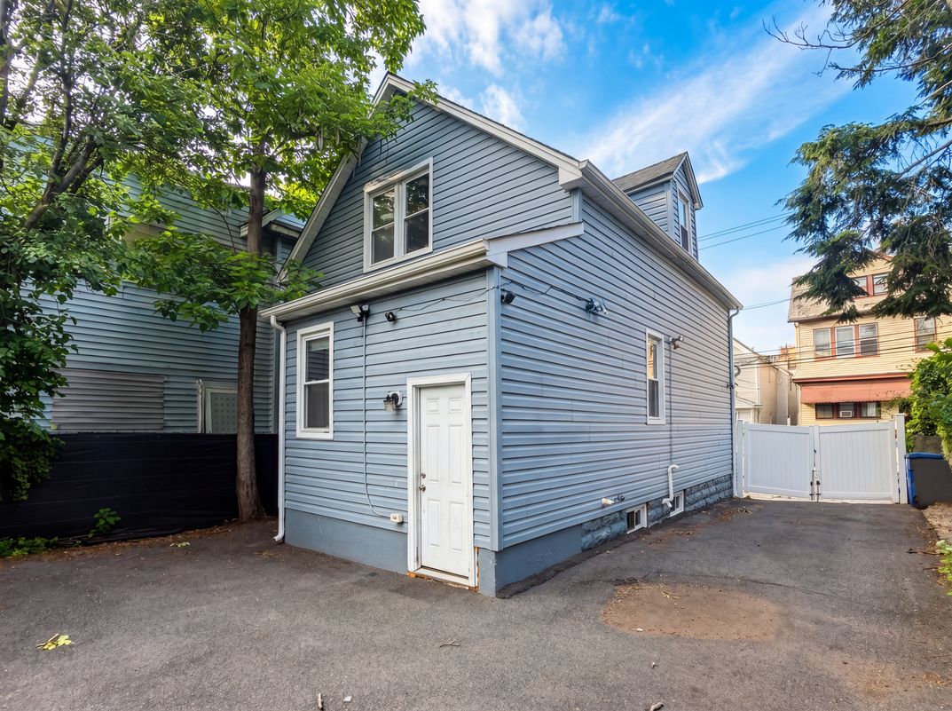 Photo 15 of 19 of 15 Arverne Ter, Irvington, NJ