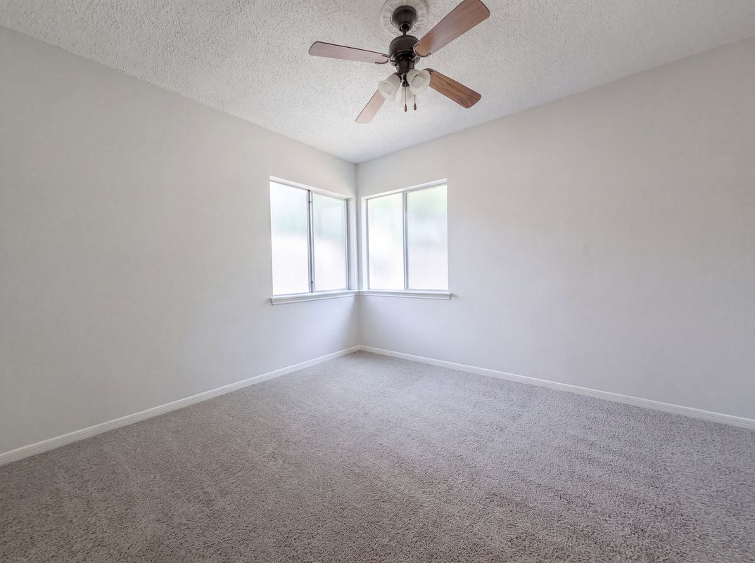 Photo 4 of 16 of 6806 Raintree Frst, San Antonio, TX