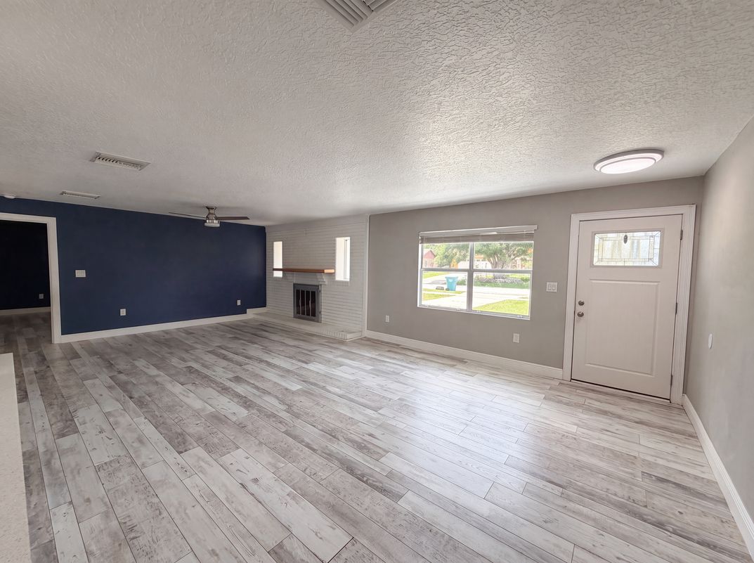 Property photo 3 of 1044 E Lombardy Dr