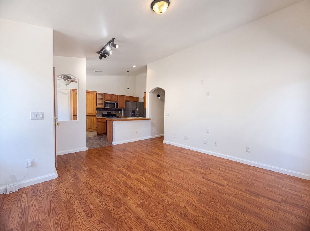 Property photo 3 of 1321 W Matthews Dr