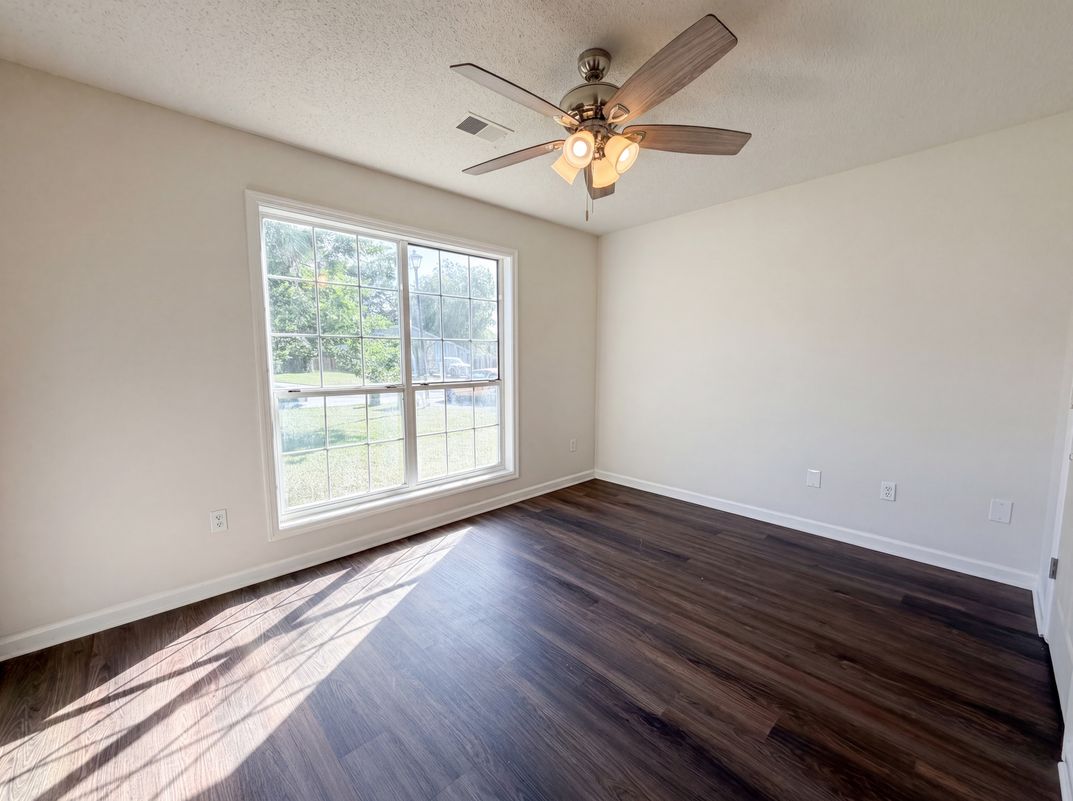 Photo 10 of 28 of 2028 Larson Ln, Goose Creek, SC
