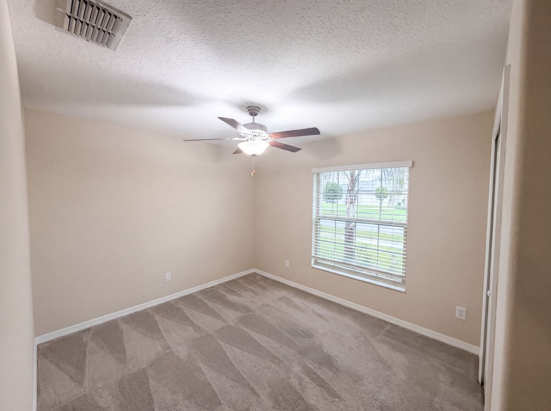 Photo 8 of 35 of 39693 Harvest Creek Ln, Zephyrhills, FL