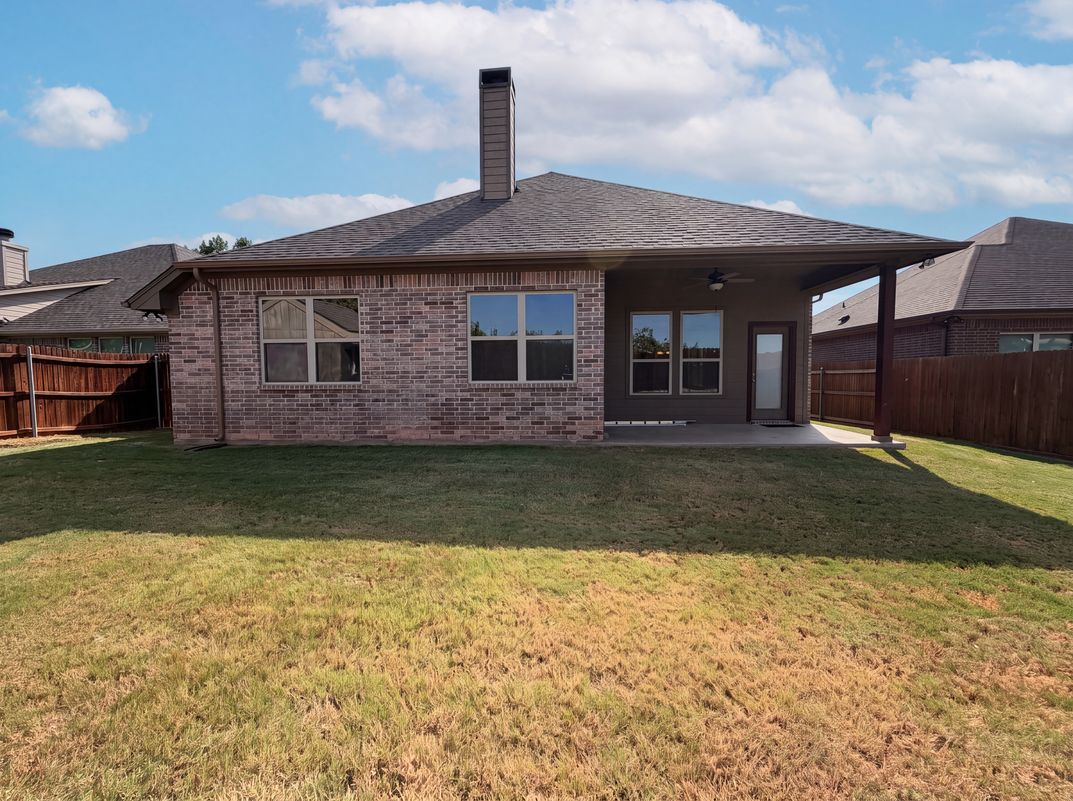 Photo 5 of 19 of 120 Donna Cir, Granbury, TX