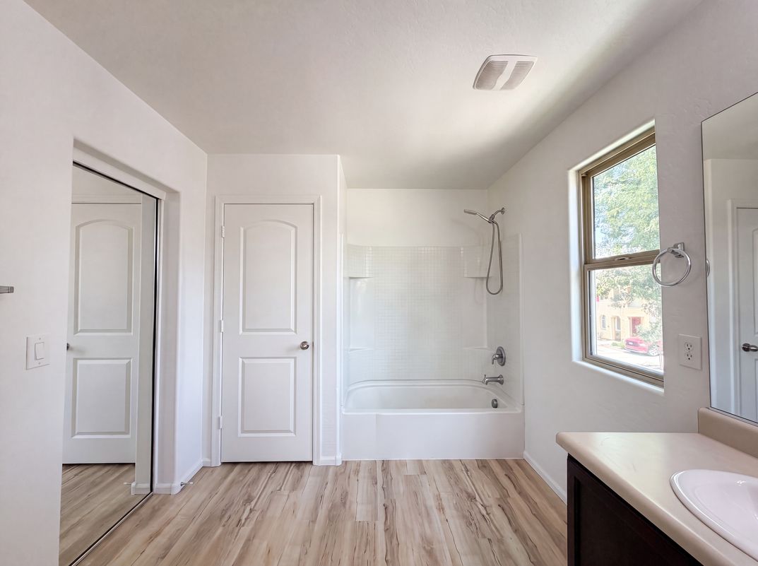 Photo 12 of 27 of 7730 W Giles Rd, Phoenix, AZ
