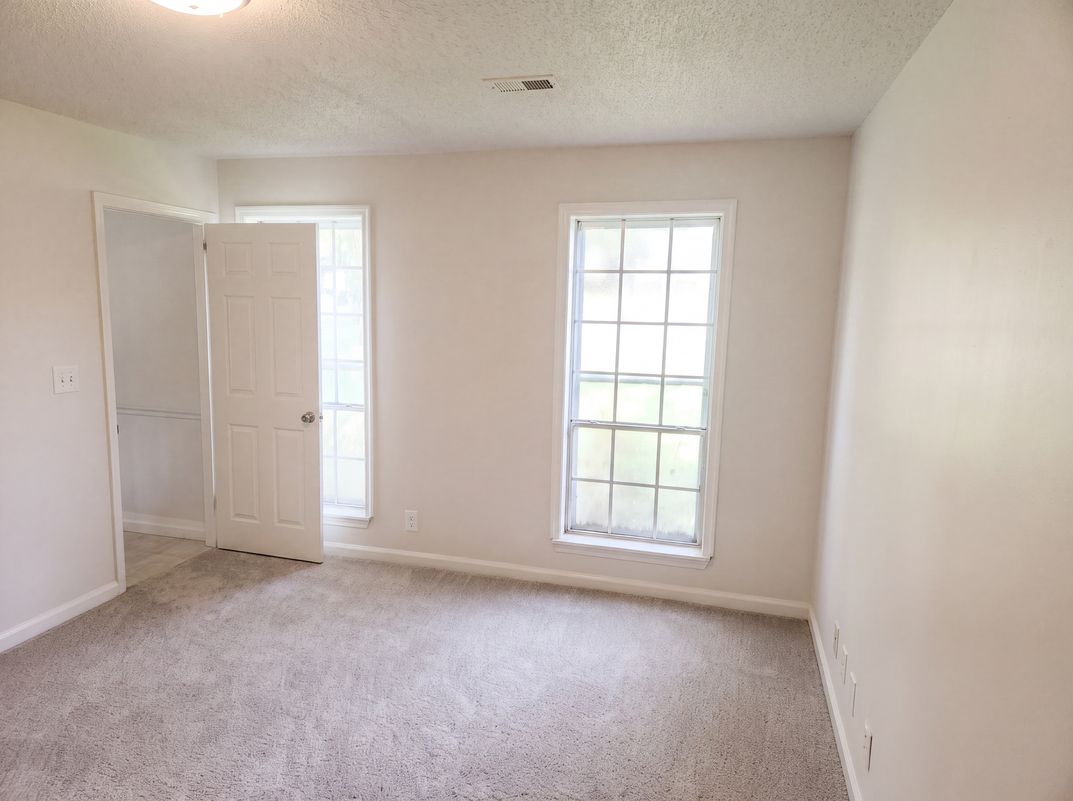 Photo 16 of 58 of 4334 Morningside Dr, Helena, AL