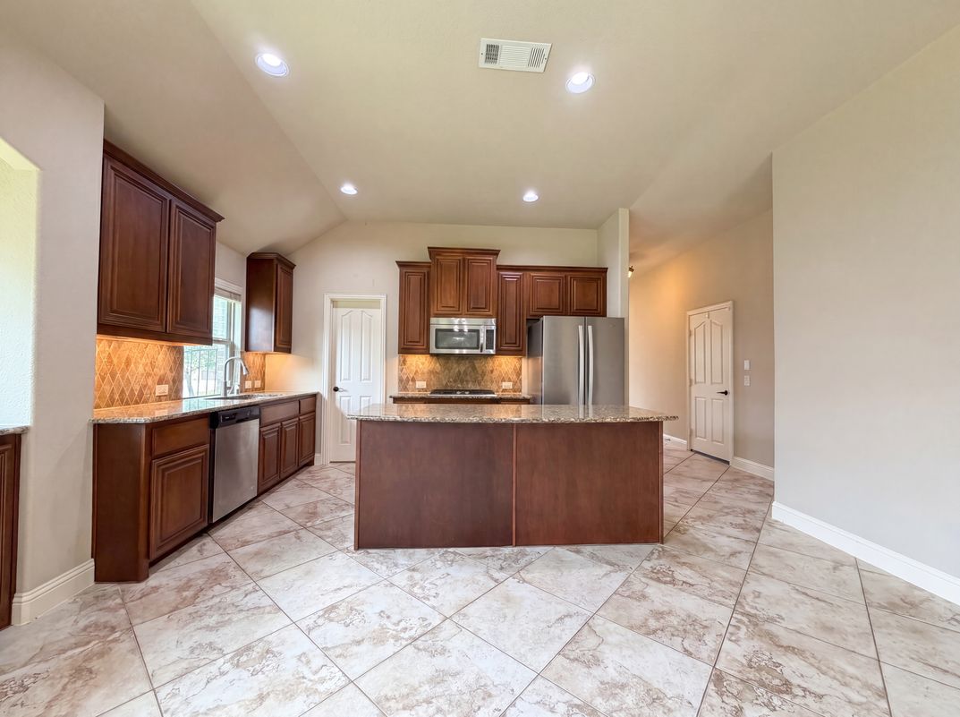 Photo 2 of 20 of 4309 Gleneagles Dr, Mansfield, TX