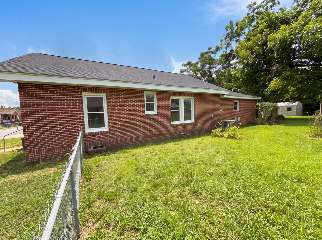 Photo 5 of 19 of 112 Sherard Ave, Ninety Six, SC