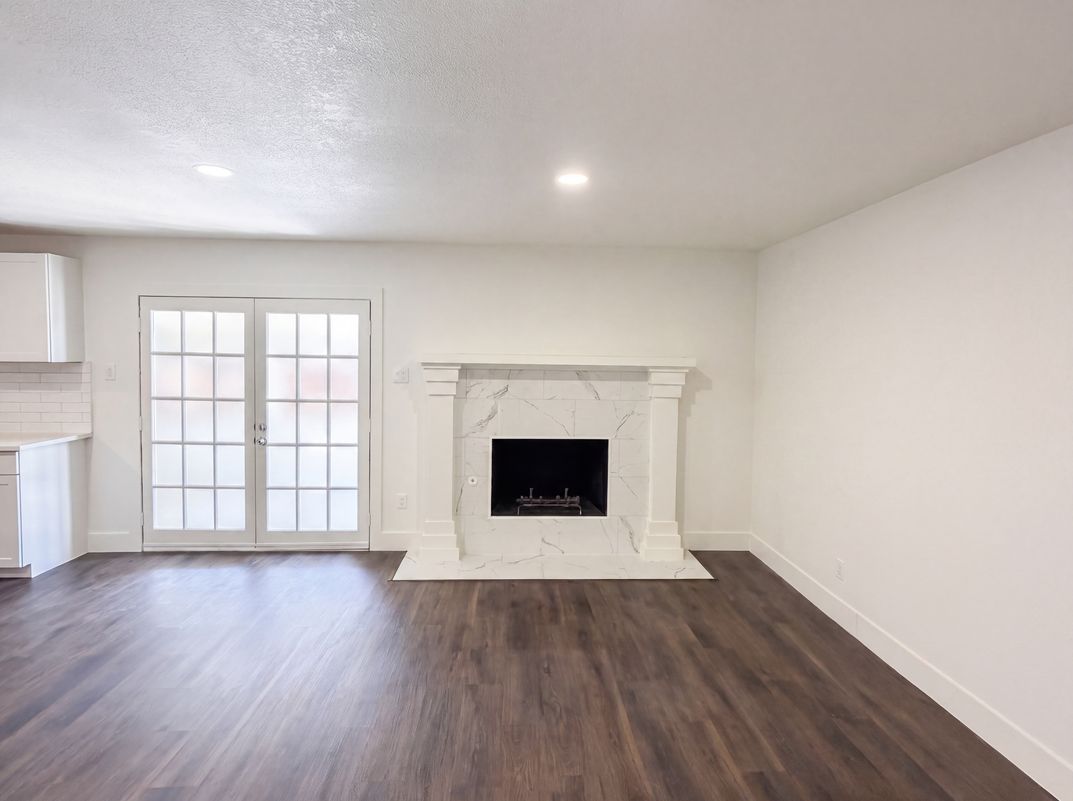 Photo 3 of 21 of 3111 Windsor Rd, Carrollton, TX