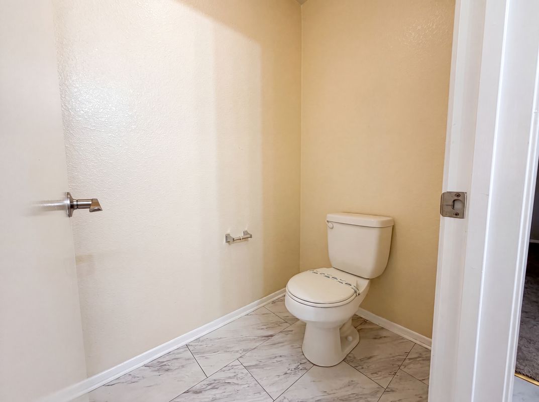 Photo 14 of 27 of 18792 Dogwood Ct, Adelanto, CA