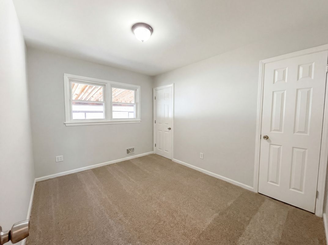 Photo 11 of 19 of 29212 Ursuline St, Saint Clair Shores, MI