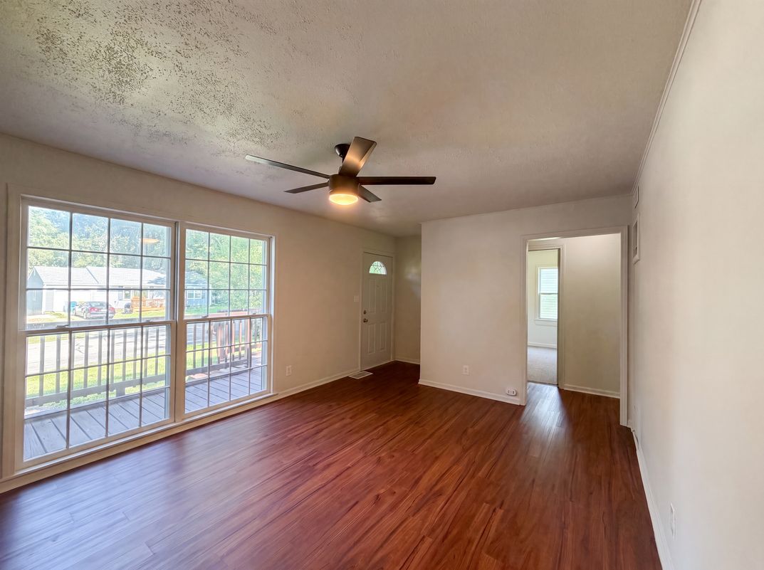 Photo 8 of 13 of 11615 W 68th St, Shawnee, KS